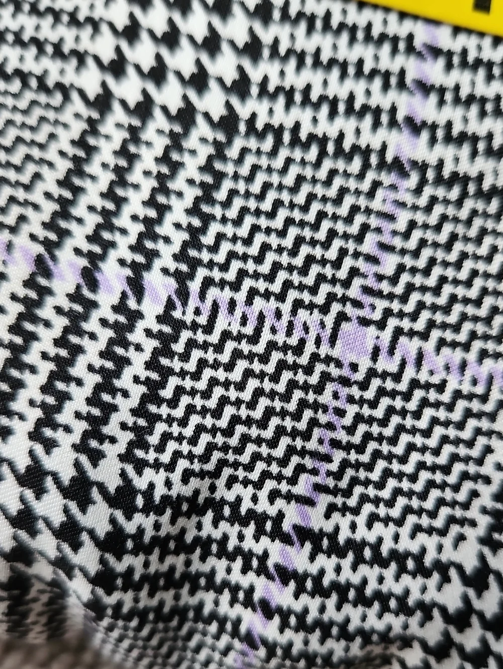 Reversable Black and White Houndstooth Puffer Scarf